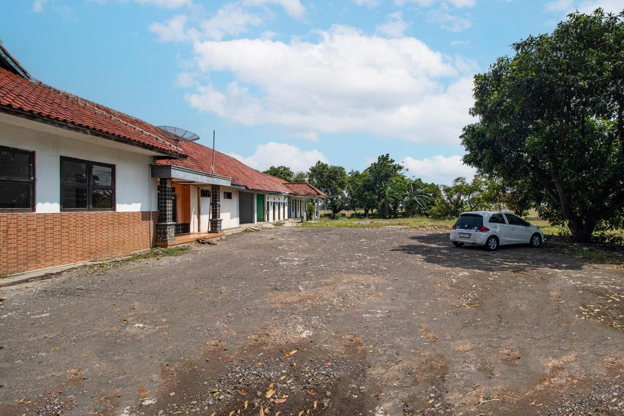 Spot On 92832 Al Mahira Syariah Majalengka Exterior foto